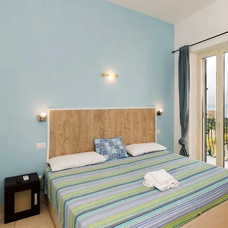 Aequa Guest house 3*
